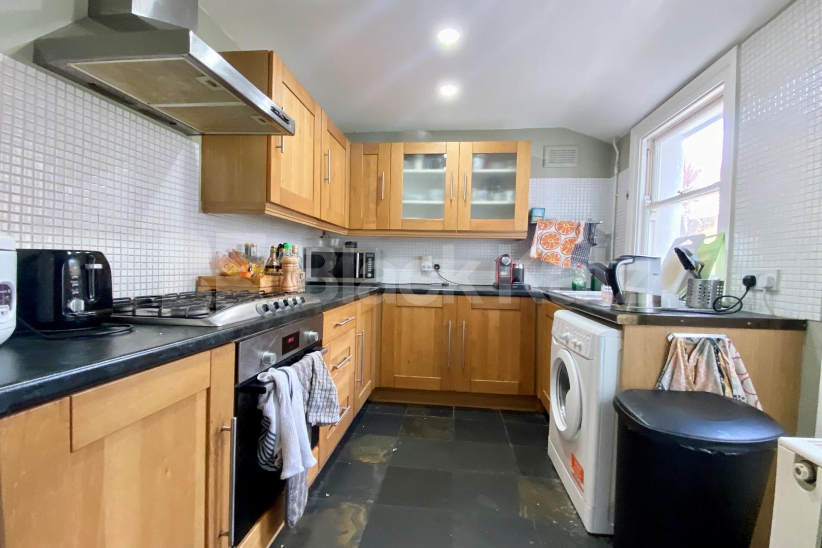 Bright & airy, offering approximately 1050 Sq. Ft.of living & entertaining space Henshaw Street, Elephant and Castle